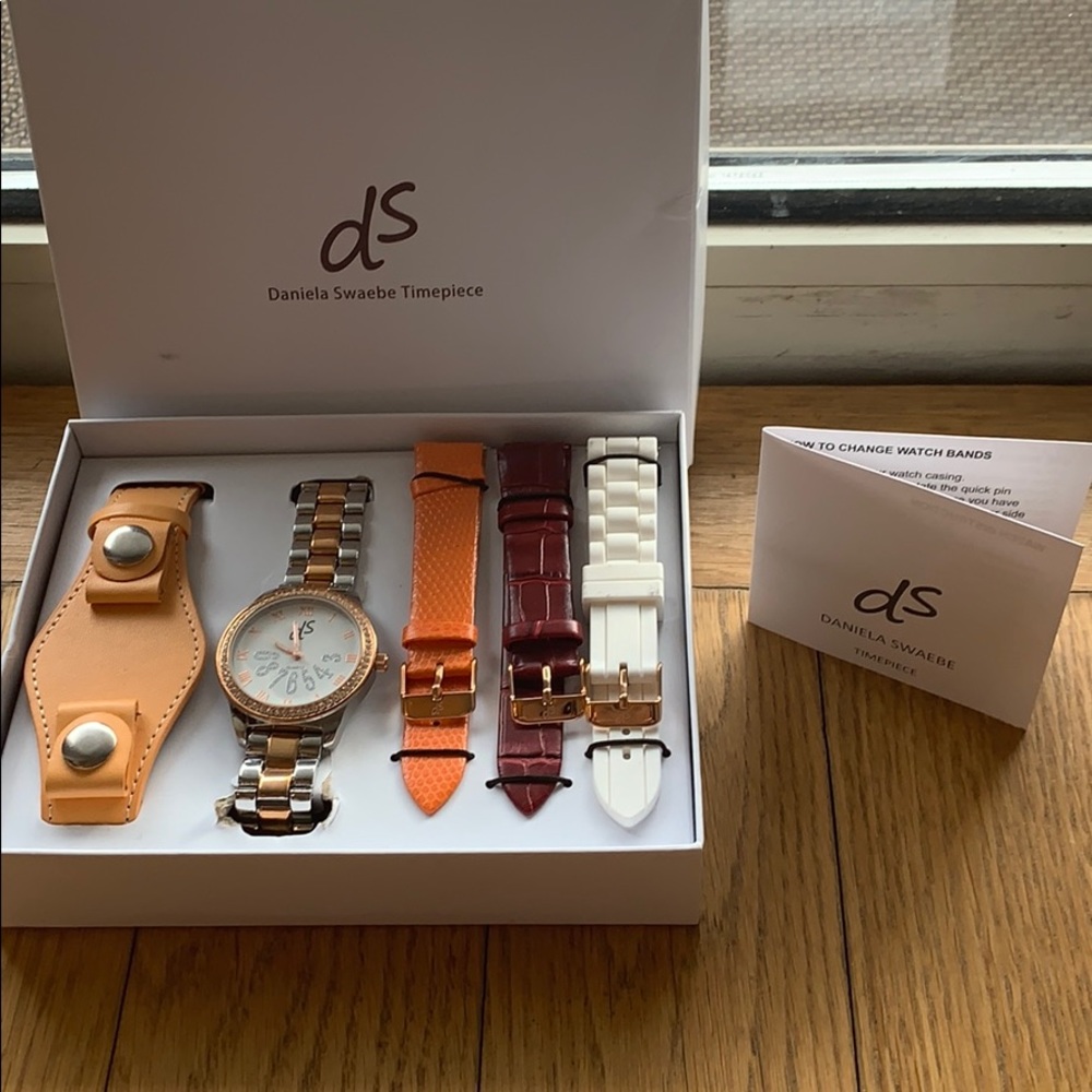 Daniela Swaebe Watch with 4 Changeable bands